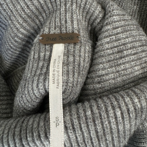 Free People Women’s Gray Oversized Softly Structured Knit Tunic Sweater Sz S - Picture 3 of 10